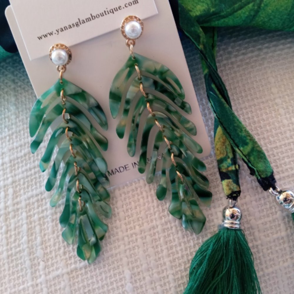 CUTE DANGLING GREEN PALM LEAF EARRINGS